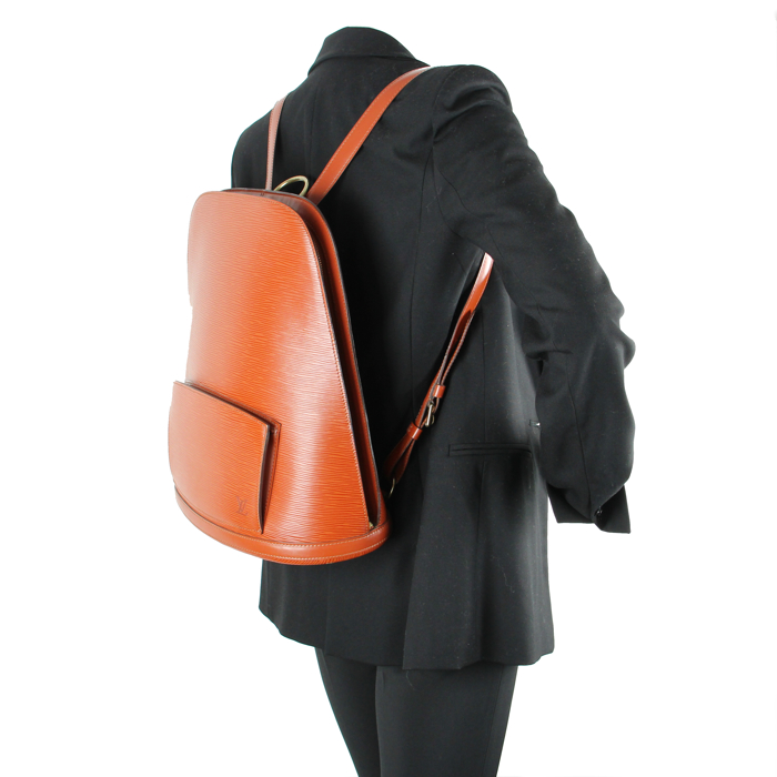 Louis Vuitton Gobelin in cognac color epi leather  - Detail D2