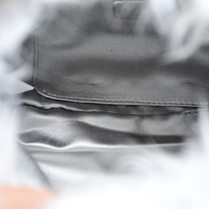 Pochette en fourrure synthétique blanche - Detail D2