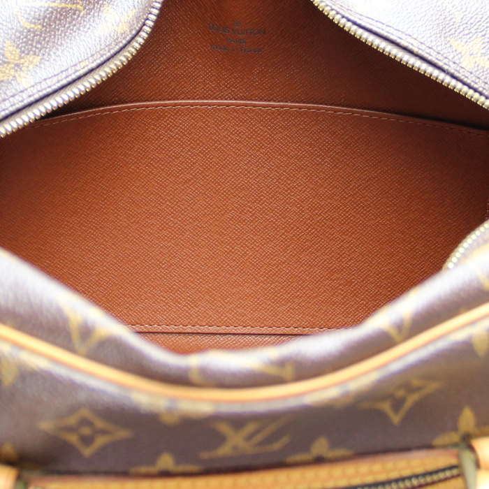 Louis Vuitton Cité in monogram canvas and natural leather - Detail D4