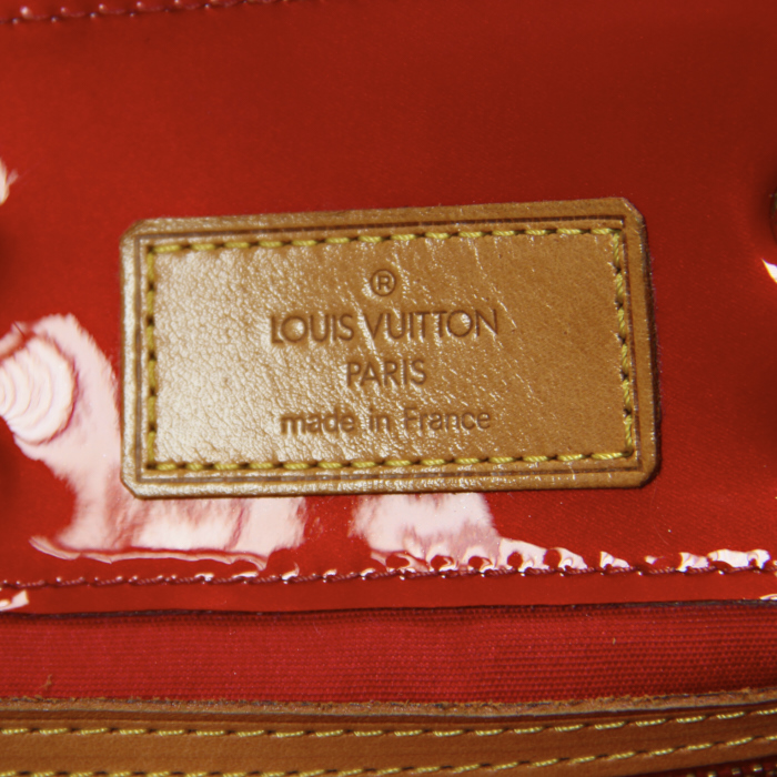 Louis Vuitton Reade small model shopping bag in red monogram patent leather - Detail D3