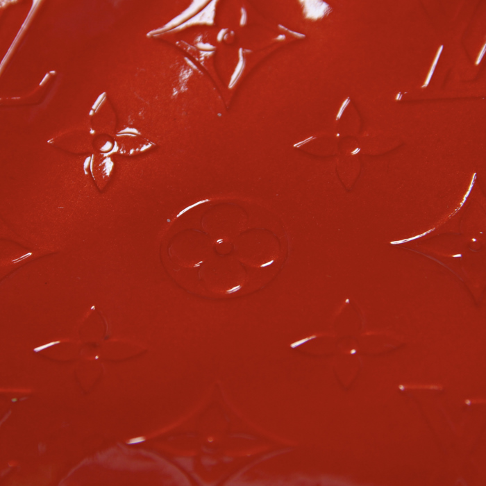 Sac cabas Louis Vuitton Reade petit modèle en cuir vernis monogram rouge - Detail D4