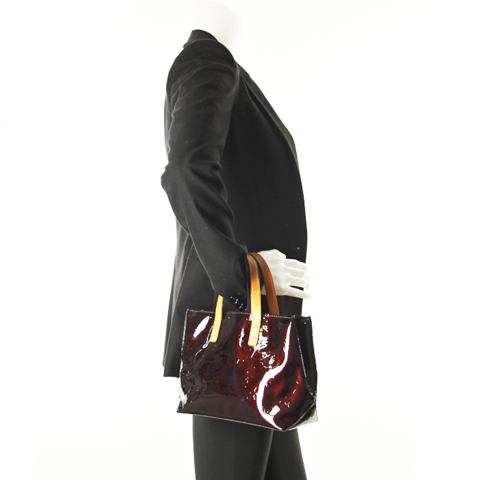 Sac à main Reade en cuir vernis monogram prune - Detail D1