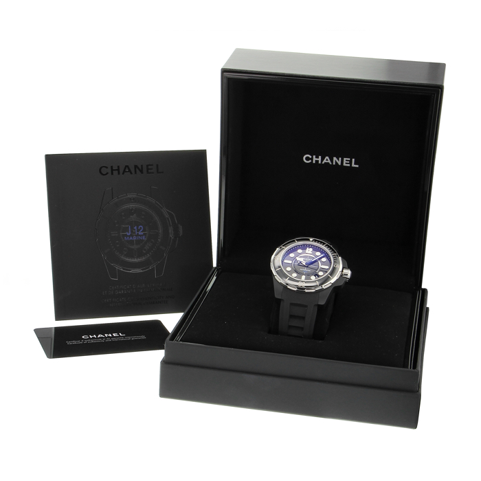 Chanel J12 watch in black ceramic - Detail D1
