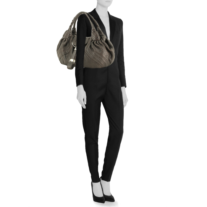 Fendi Spy handbag in brown grained leather - Detail D1