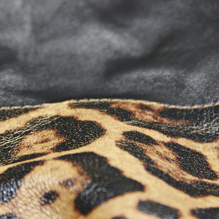Bolso Cabás en cuero estampado leopardo y cuero negro - Detail D3