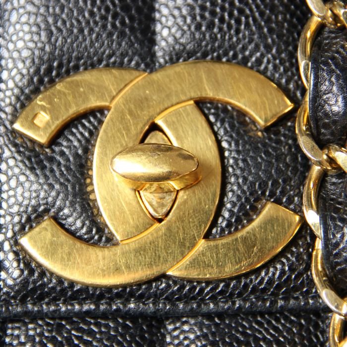 Chanel Timeless Jumbo in black quilted leather - Detail D2