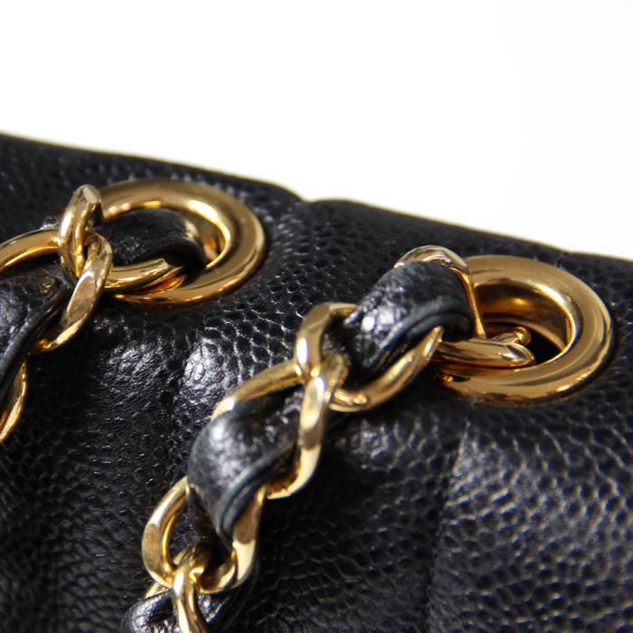 Chanel en cuir grainé matelassé noir  - Detail D4