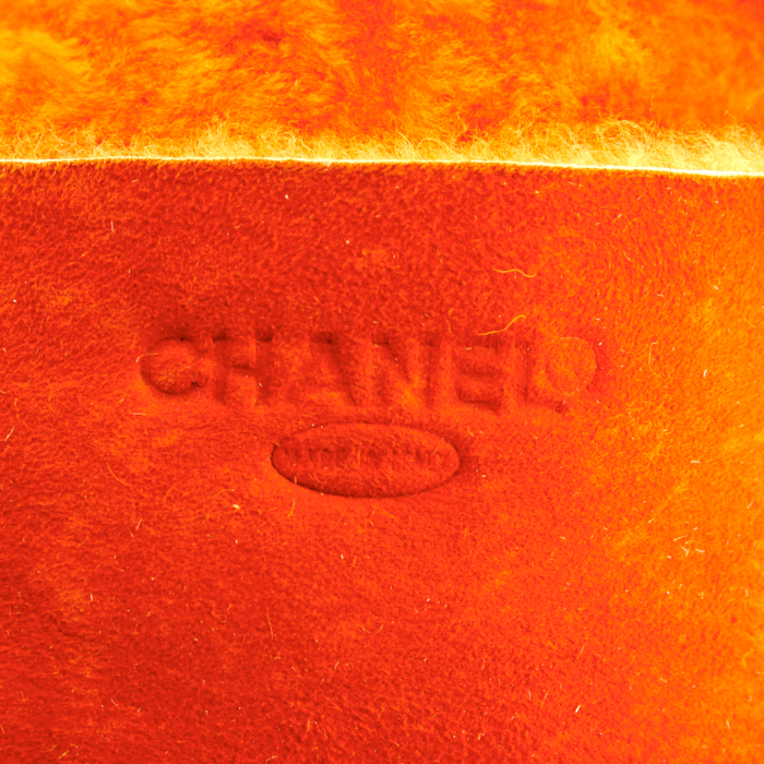 Chanel handbag in orange suede - Detail D3