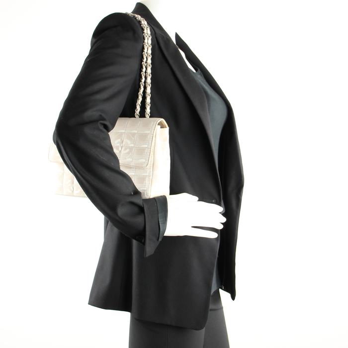 Chanel Timeless en toile siglée beige - Detail D1