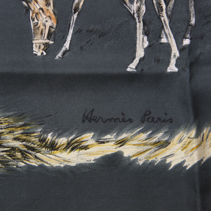 Hermes Carre Hermes carré scarf in khaki twill silk - Detail D2