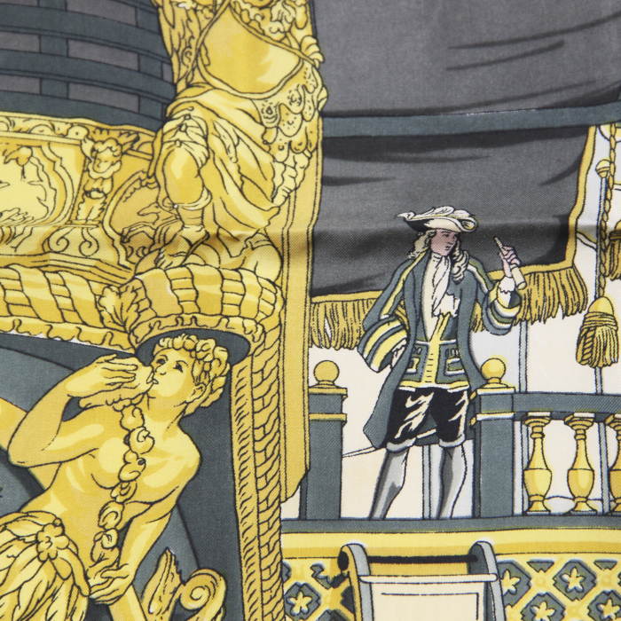 Hermes Carre Hermes scarf in black, gold and off-white twill silk - Detail D2