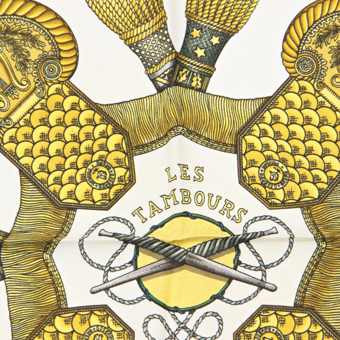 Hermes Carre Hermes scarf in green, white and yellow twill silk - Detail D2