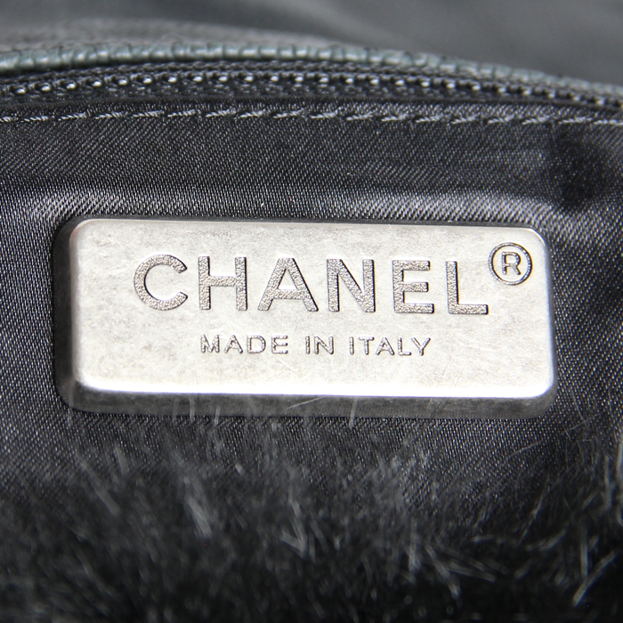 Chanel en cuir et fourrure noir - Detail D3