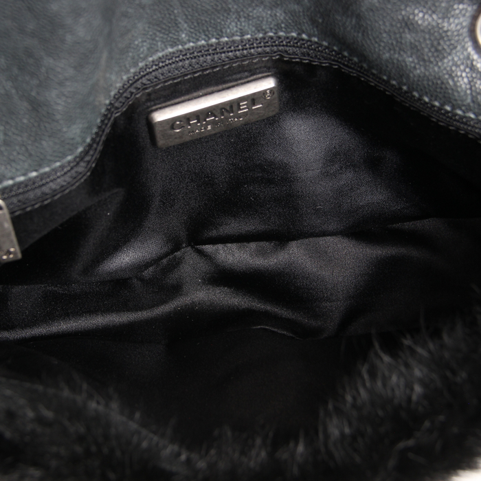Chanel in leather and black fur - Detail D4