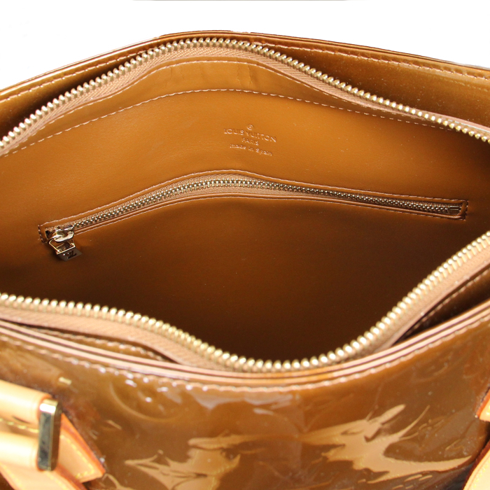 Louis Vuitton Houston en cuir monogram vernis bronze - Detail D3