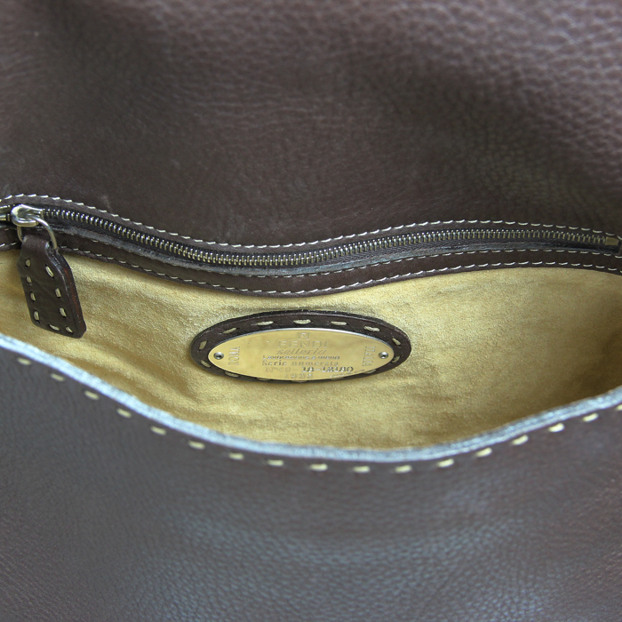 Fendi Selleria en cuir grainé marron et surpiqures beiges  - Detail D3