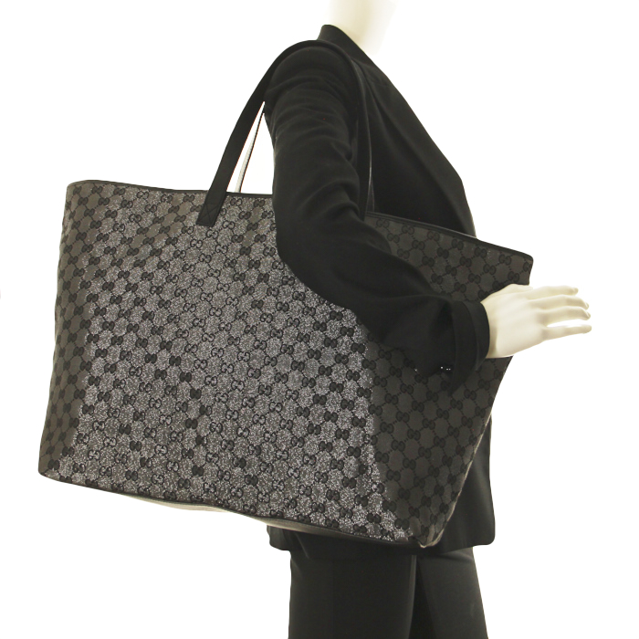 Gucci grand cabas en toile monogram argentée - Detail D1