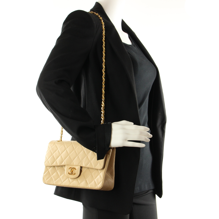 Chanel Timeless en cuir matelassé beige - Detail D2