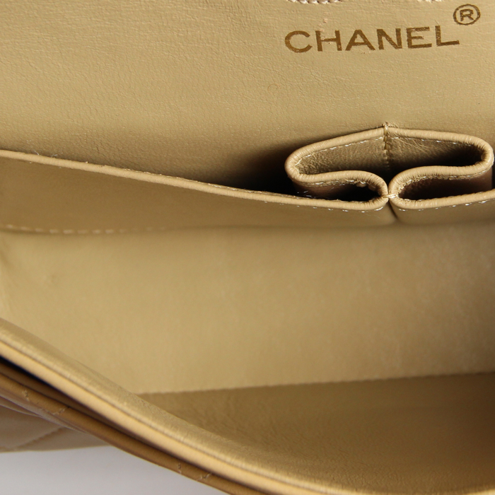 Chanel Timeless in beige quilted leather - Detail D3