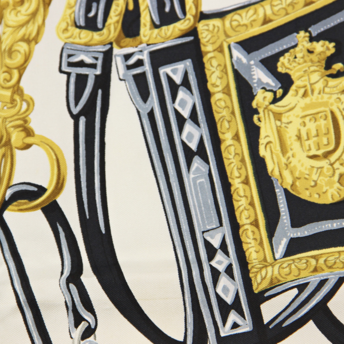 Foulard Hermes Carre Hermes en twill de soie noir blanc et jaune - Detail D1