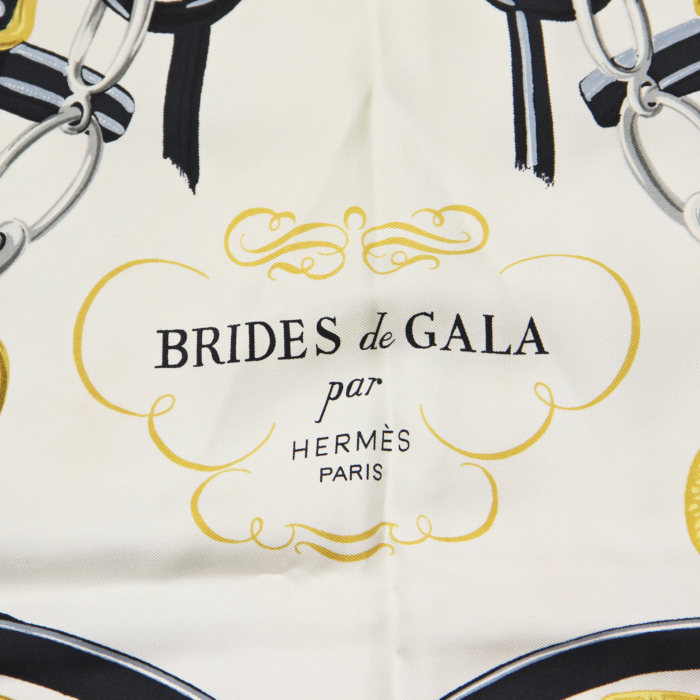 Pañoleta Hermes Carre Hermes en sarga de seda negra, blanca y amarilla - Detail D2