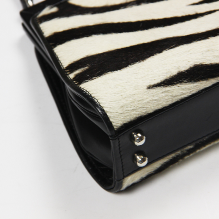 Handbag in zebra patern foal and black leather - Detail D3