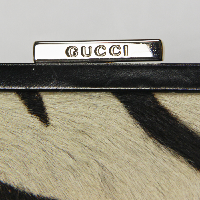 Handbag in zebra patern foal and black leather - Detail D4