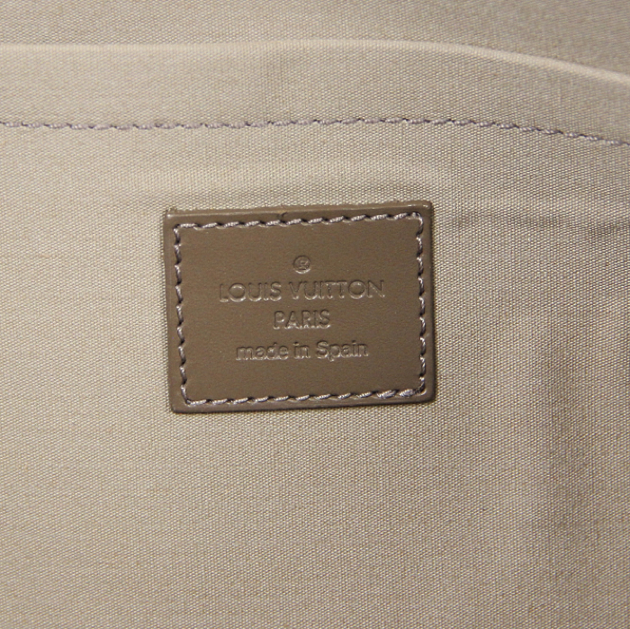 Louis Vuitton Croisette in taupe epi leather - Detail D4