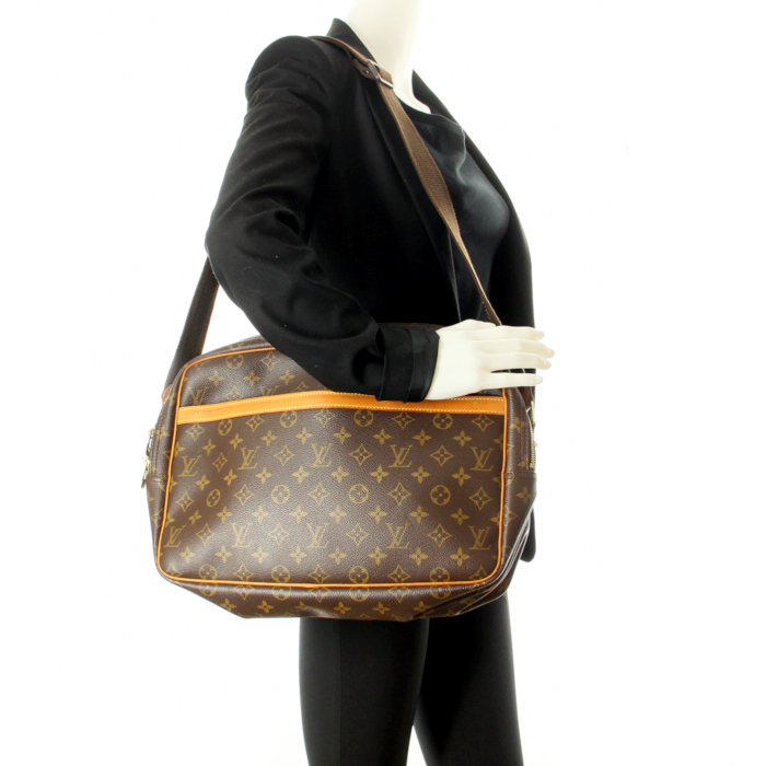 Louis Vuitton Reporter grand modèle en toile monogram et cuir naturel - Detail D1