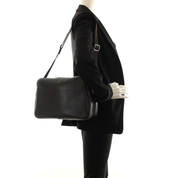 Louis Vuitton Reporter in grey leather - Detail D1