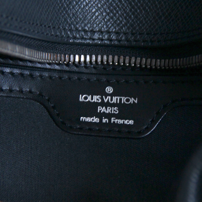 Louis Vuitton Reporter in grey leather - Detail D4