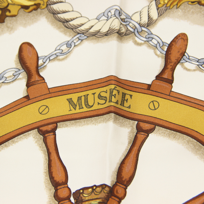 Hermès carré Musée en twill de soie blanc et rouge - Detail D3