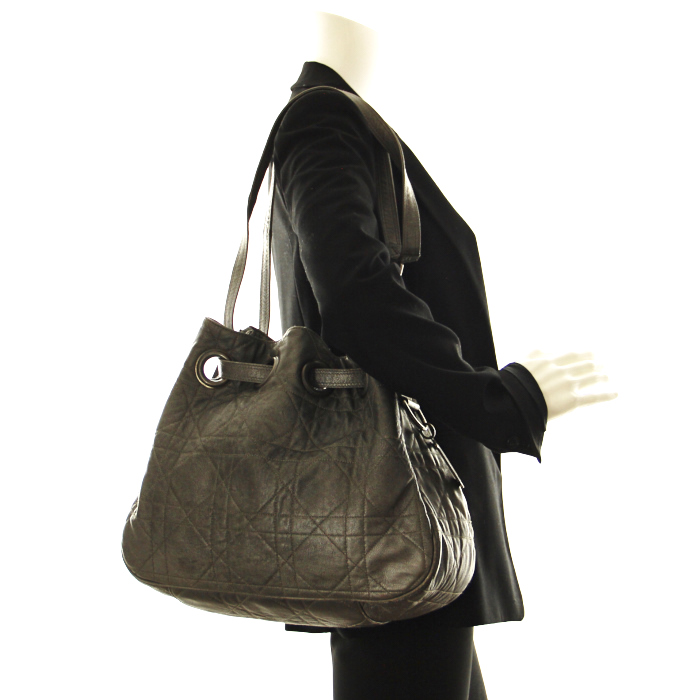 Dior in grey cannage leather - Detail D1