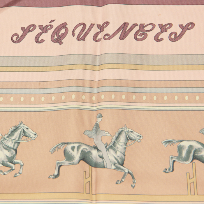 Hermes Carre Hermes scarf in green, red and black twill silk - Detail D2