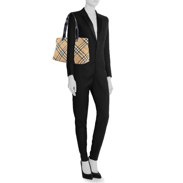 Burberry in haymarket wool and black leather - Detail D1