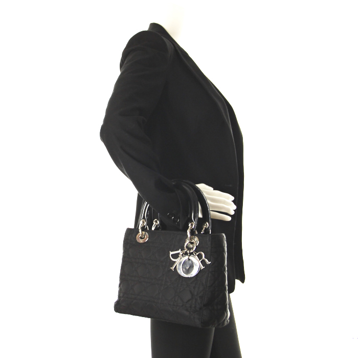 Christian Dior Lady Dior moyen modèle en toile cannage noire - Detail D1