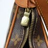 Bolso de mano Louis Vuitton Boulogne en lona Monogram revestida y cuero natural - Detail D4 thumbnail