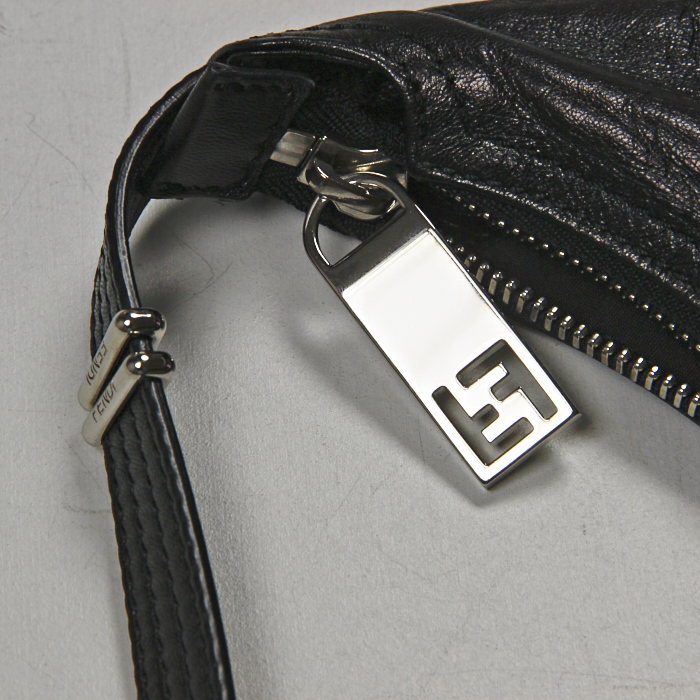 Borsa Fendi in pelle nera - Detail D5