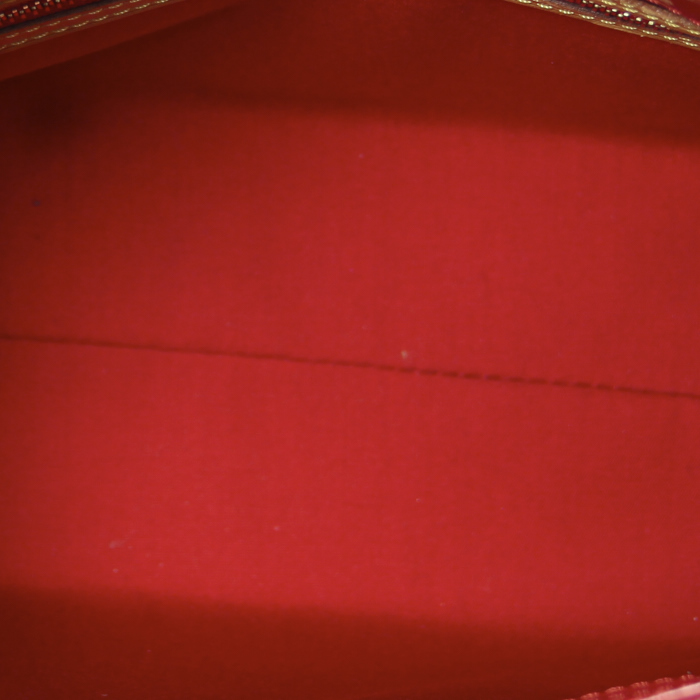 Louis Vuitton Reade petit modèle en cuir vernis monogram rouge - Detail D2