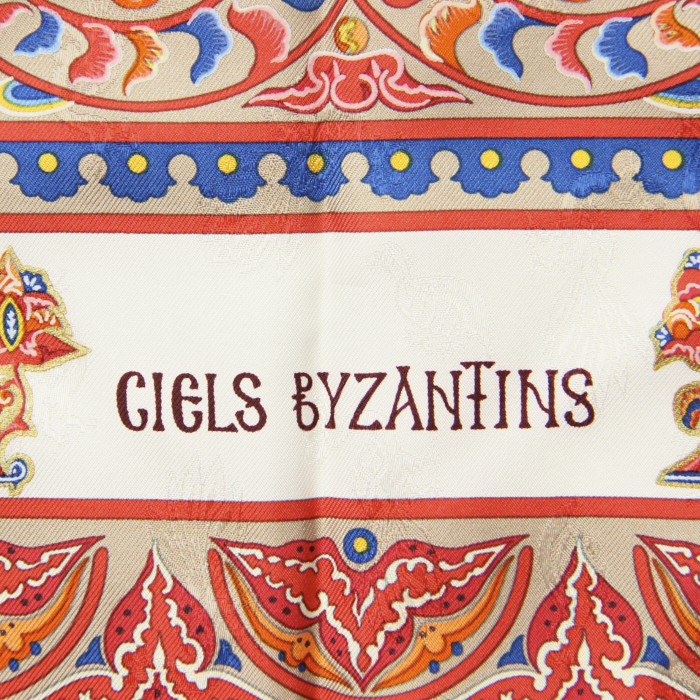 Foulard Hermes Carre Hermes en twill de soie rouge , blanc bleu et jaune - Detail D2