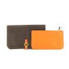 Hermès portefeuille Dogon en cuir grainé marron et orange - Detail D2 thumbnail