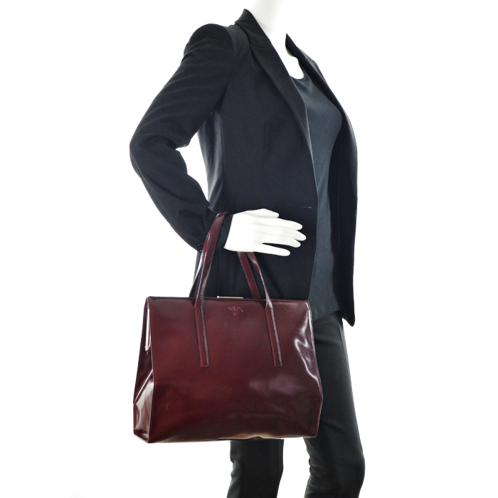 Prada in burgundy mat leather - Detail D1