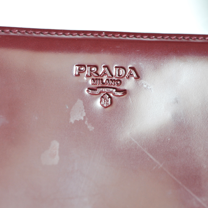 Prada in burgundy mat leather - Detail D5