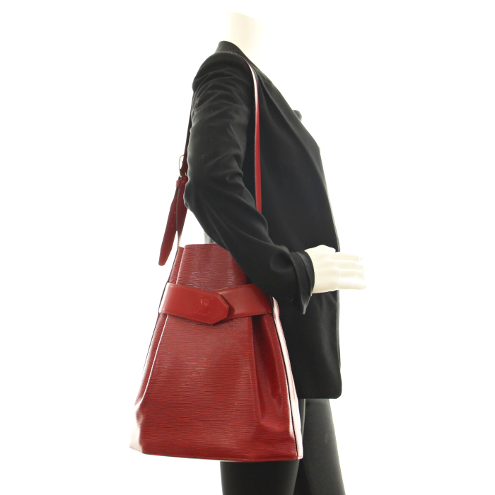 Louis Vuitton sac d'épaule en cuir épi rouge - Detail D1