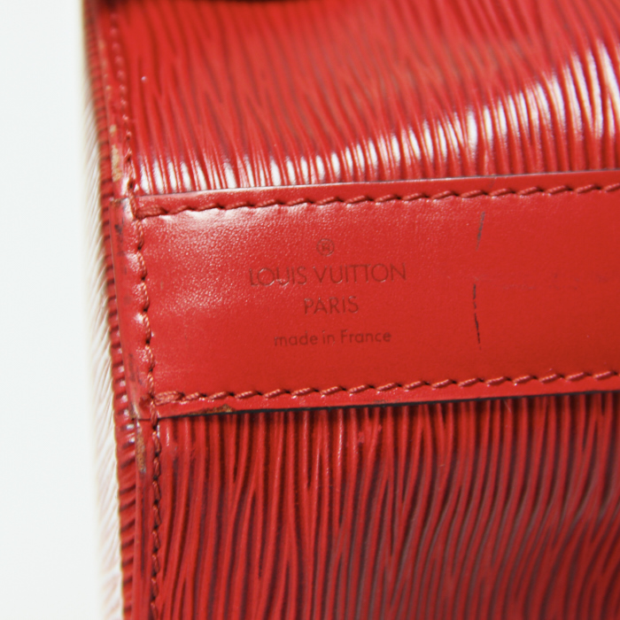Louis Vuitton shoulder bag in red epi leather - Detail D3