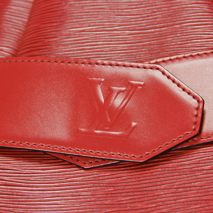 Louis Vuitton shoulder bag in red epi leather - Detail D4