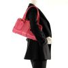 Celine Vintage Handbag in pink leather - Detail D2 thumbnail