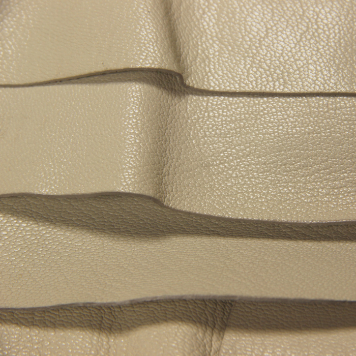 Yves Saint-Laurent Saint-Tropez petit modèle en cuir beige - Detail D5