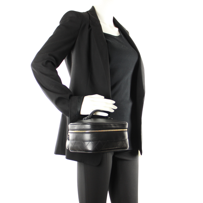 Chanel Vanity in black leather - Detail D1