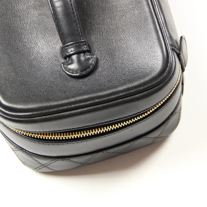 Beauty in pelle nera - Detail D5